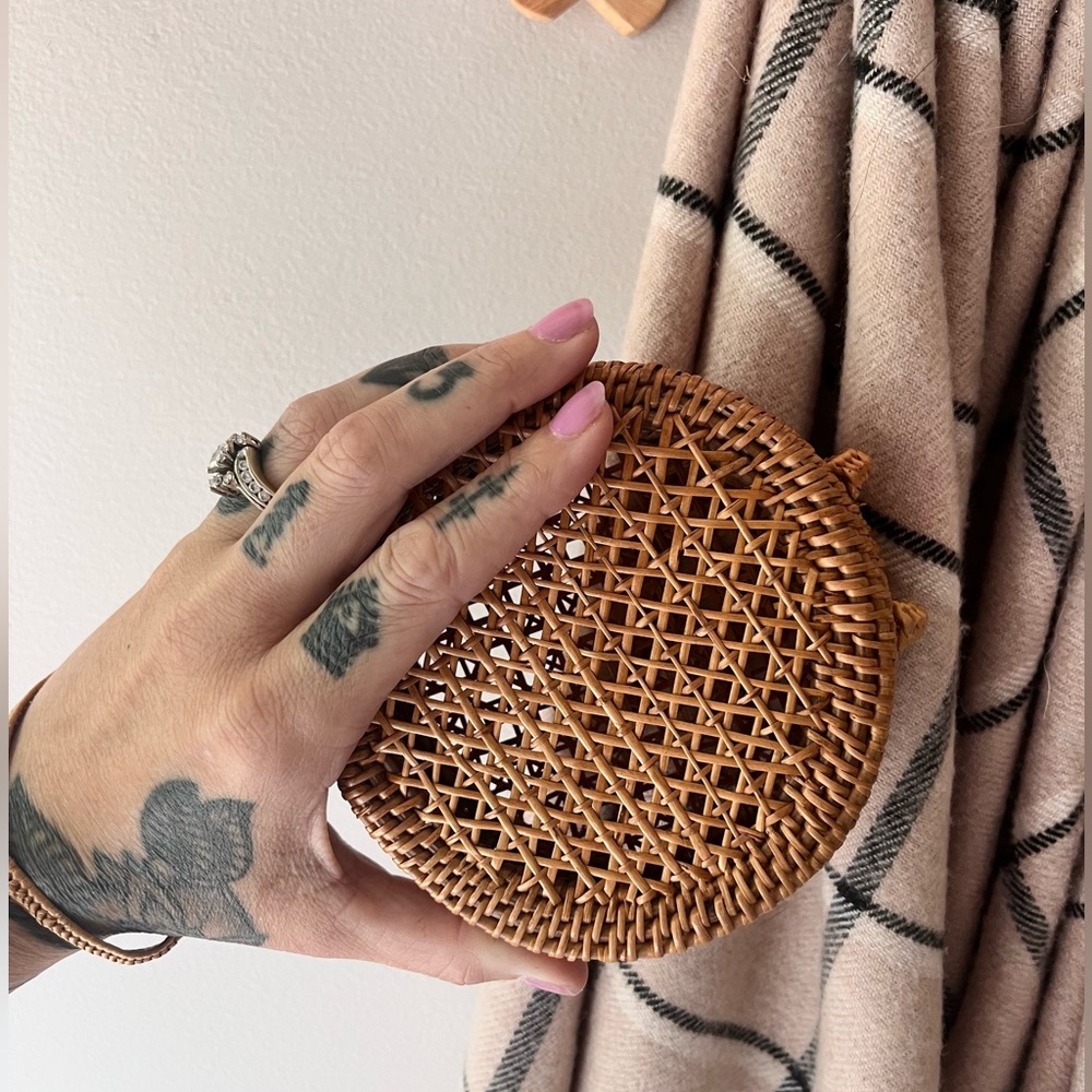 ✨ UO wristlet ✨ - Picture 4 of 4